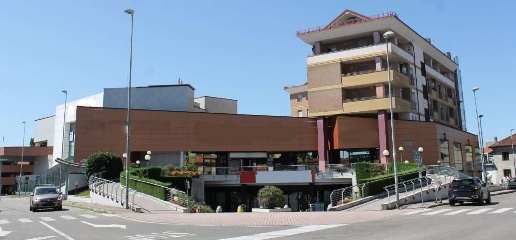 Foto Negozio a Cesano Maderno di 584 m² con 2 locali in vendita