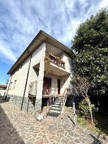 Foto Villa bifamiliare in VIA SANDRO BOTTICELLI, Monza di 453 m² in vendita
