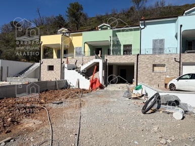 Foto Villa unifamiliare a Villanova d'Albenga di 100 m² con 5 locali