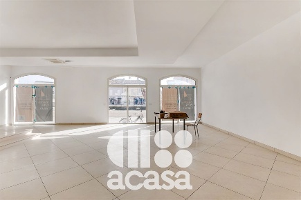 Foto Locale commerciale in via Marino Moretti, Cesenatico di 168 m²