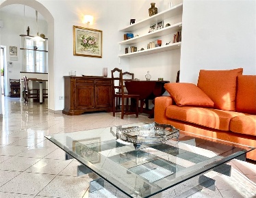 Foto Appartamento in Via Trivulzio, Milano De Angeli di 70 m² con 2 locali