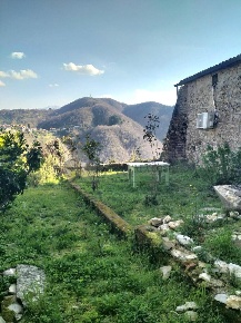 Foto Rustico in Via Villaggio U.N.R.R.A. 8, Fosdinovo di 50 m² con 2 locali