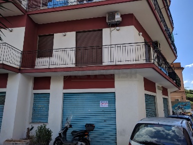 Foto Magazzino in Via Minissale 3, Messina Minissale di 115 m² con 4 locali