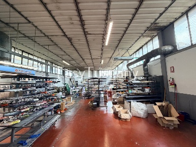 Foto Capannone industriale in Via di Piaggiori 40, Capannori di 366 m²
