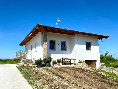 Foto Villa singola in Località Coste Baraccone 5, Serravalle Langhe