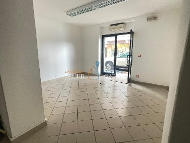 Foto Locale commerciale in Via Benedetto Croce 24, Massa Centro di 55 m²