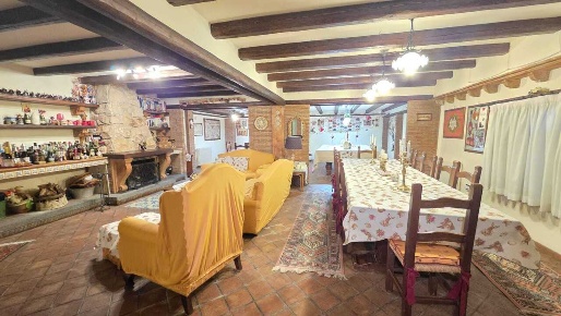 Foto Villa unifamiliare a Aci Castello Centro di 250 m² con 6 locali