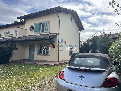 Foto Villa bifamiliare in Via Michelangelo Buonarroti 134, Forte dei Marmi