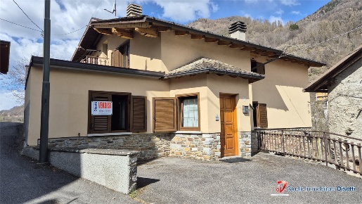 Foto Case semi ndipendenti in Via della Torre, Edolo Cortenedolo di 165 m²