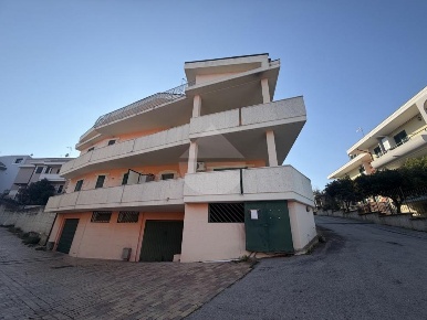 Foto Appartamento in Via Luigi Cardone, Vasto di 70 m² con 3 locali