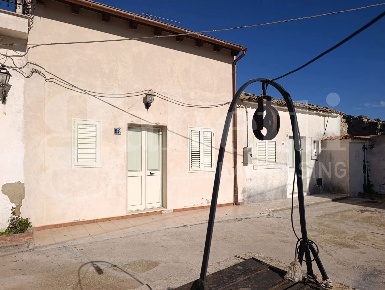 Foto Casa indipendente in Via CASE MARGI 24, Comiso di 140 m² con 8 locali