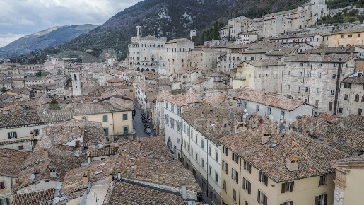 Foto Appartamento in Via Ansidei 40, Gubbio Centro di 100 m² in vendita