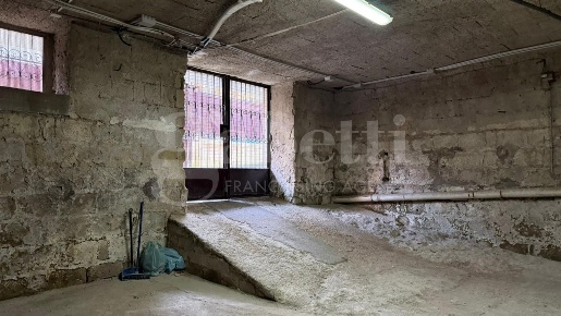 Foto Magazzino in Via Ugo Foscolo 15, Mugnano di Napoli Centro di 100 m²