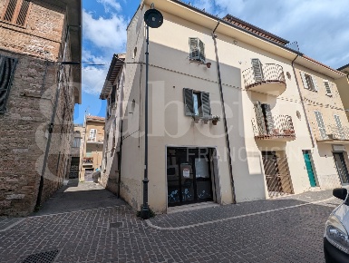 Foto Negozio in Via ALCIDE DE GASPERI 14, Assisi Santa Maria degli Angeli