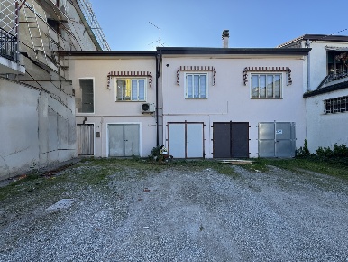 Foto Villa bifamiliare in Via ROMA SNC, Merlara Centro di 100 m² in vendita