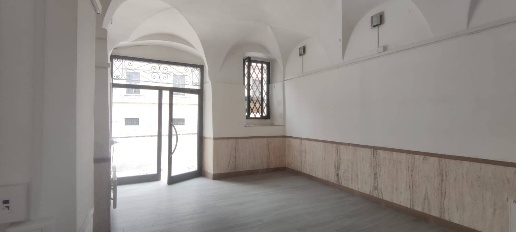 Foto Locale commerciale in largo crivelli, Ascoli Piceno di 45 m²