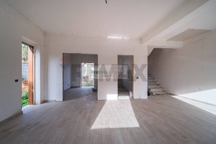 Foto Case semi ndipendenti in C/da Petrazza, Messina Larderia di 260 m²