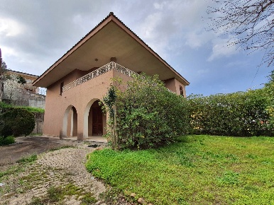 Foto Villa unifamiliare in Corso Bernardino Telesio 80, Settingiano