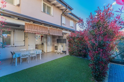 Foto Villa a schiera in via calatafimi 9, Parabiago San Lorenzo di 162 m²