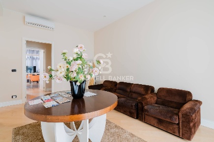 Foto Appartamento in Piazza Aldo Moro 33 A, Bari Murat di 187 m² in vendita