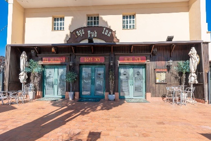 Foto Attività commerciale in Contrada Fontanazza Ss 192 SN, di 863 m²