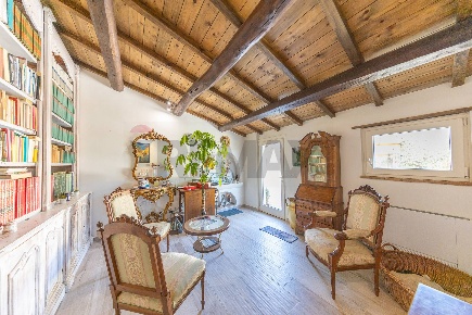Foto Residence in VIA VOCABOLO CHIORANO 10, Magliano Sabina di 450 m²
