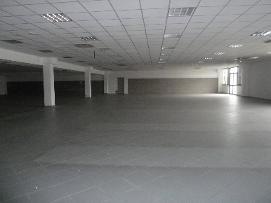 Foto Negozio in STRADA PROVINCIALE RIVOLTANA, Liscate Pobbiano di 345 m²