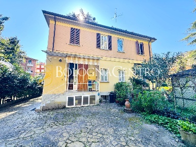 Foto Case semi ndipendenti in Via Mezzacosta, Bologna Colli San Mamolo