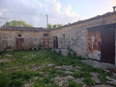 Foto Rustico in STRADA VICINALE 239- C/DA TRIBASTONE, Ragusa di 200 m²