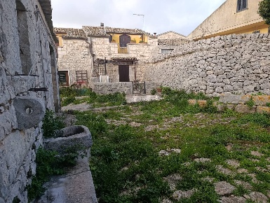 Foto Rustico in STRADA VICINALE 239- C/DA TRIBASTONE, Ragusa di 200 m²