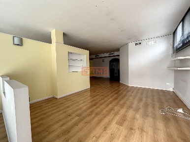 Foto Ufficio in via principale, Casier di 260 m² in affitto
