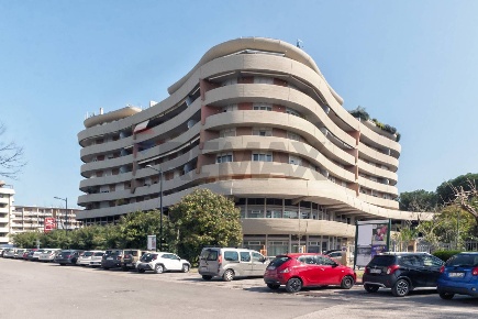 Foto Ufficio in Via Raffaele Paolucci 3, Pescara di 253 m² con 7 locali