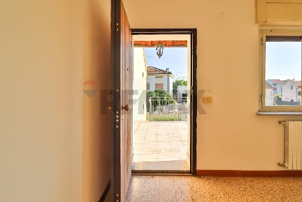 Foto Appartamento a Boretto Centro di 80 m² con 4 locali in vendita