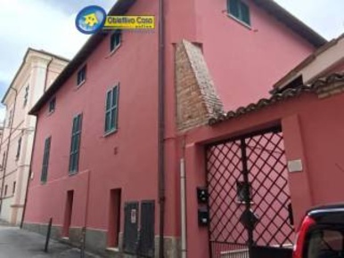 Foto Case semi ndipendenti in vicolo del canto 9, Teramo Centro di 123 m²