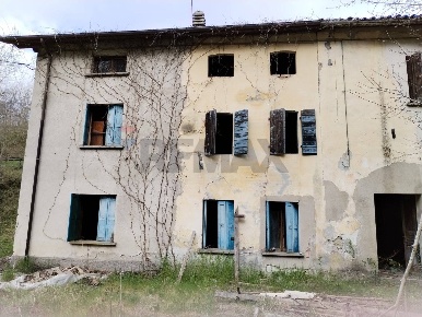 Foto Casa indipendente in Via Orzes 29, Belluno Orzes di 300 m² in vendita