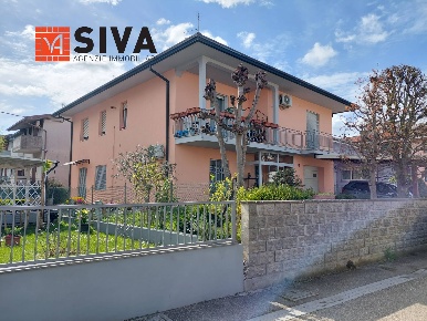 Foto Casa indipendente a Ravenna di 285 m² con 10 locali in vendita