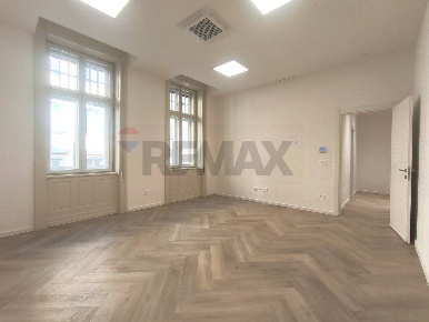 Foto Ufficio in Via San Nicolo' 7, Trieste Borgo Teresiano di 155 m²