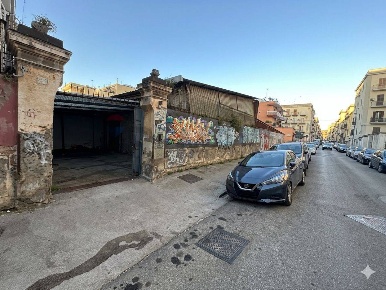 Foto Locale commerciale in Via Acate 35, Napoli Bagnoli di 100 m²
