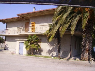 Foto Casa indipendente in Via Pasubio, San Benedetto del Tronto di 500 m²