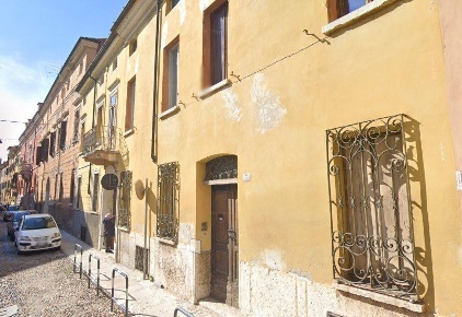 Foto Casa indipendente in via guerrieri gonzaga, Mantova Centro di 300 m²