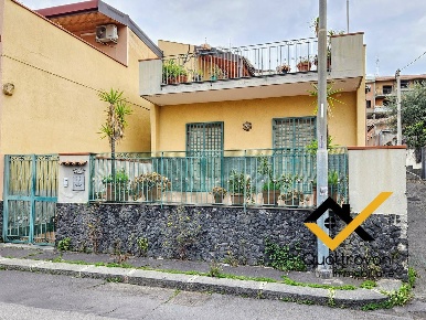 Foto Villa unifamiliare in Via Peschiera, Catania Cittadella - Policlinico