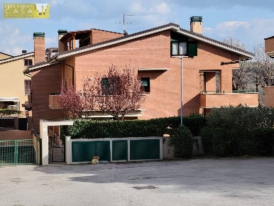 Foto Appartamento in Via Palatucci - Parco degli Ulivi, Teramo di 85 m²
