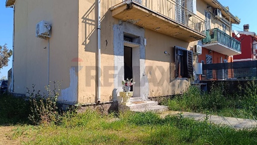 Foto Case semi ndipendenti a Aprilia Cogna di 160 m² con 6 locali