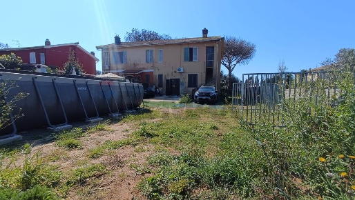 Foto Case semi ndipendenti a Aprilia Cogna di 160 m² con 6 locali