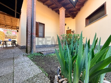 Foto Case semi ndipendenti in via Gabriele D'Annunzio 28, Vistarino Centro