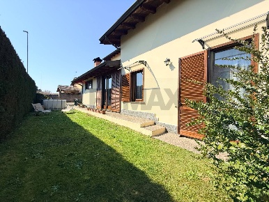 Foto Case semi ndipendenti in via Gabriele D'Annunzio 28, Vistarino Centro