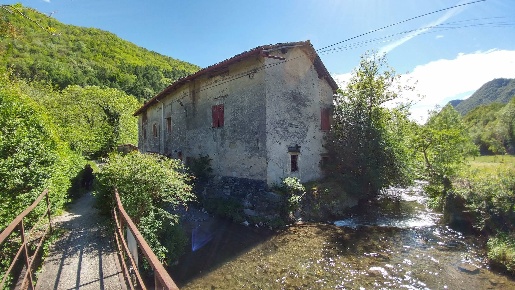 Foto Rustico in VIA XXV APRILE 26, Asso Centro di 580 m² con 10 locali