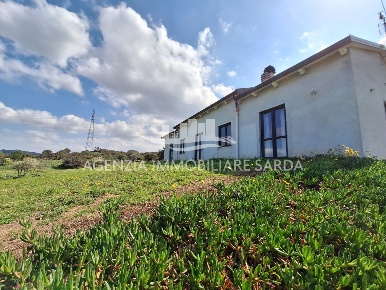 Foto Villa singola a Aglientu di 442 m² con 4 locali in vendita