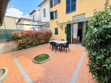 Foto Villa singola in Via Roma 63, Prato Soccorso di 200 m² con 7 locali