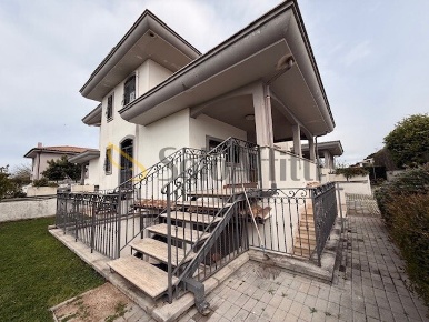 Foto Villa unifamiliare in Via Colle Capitolino, Anzio Cocchino di 120 m²